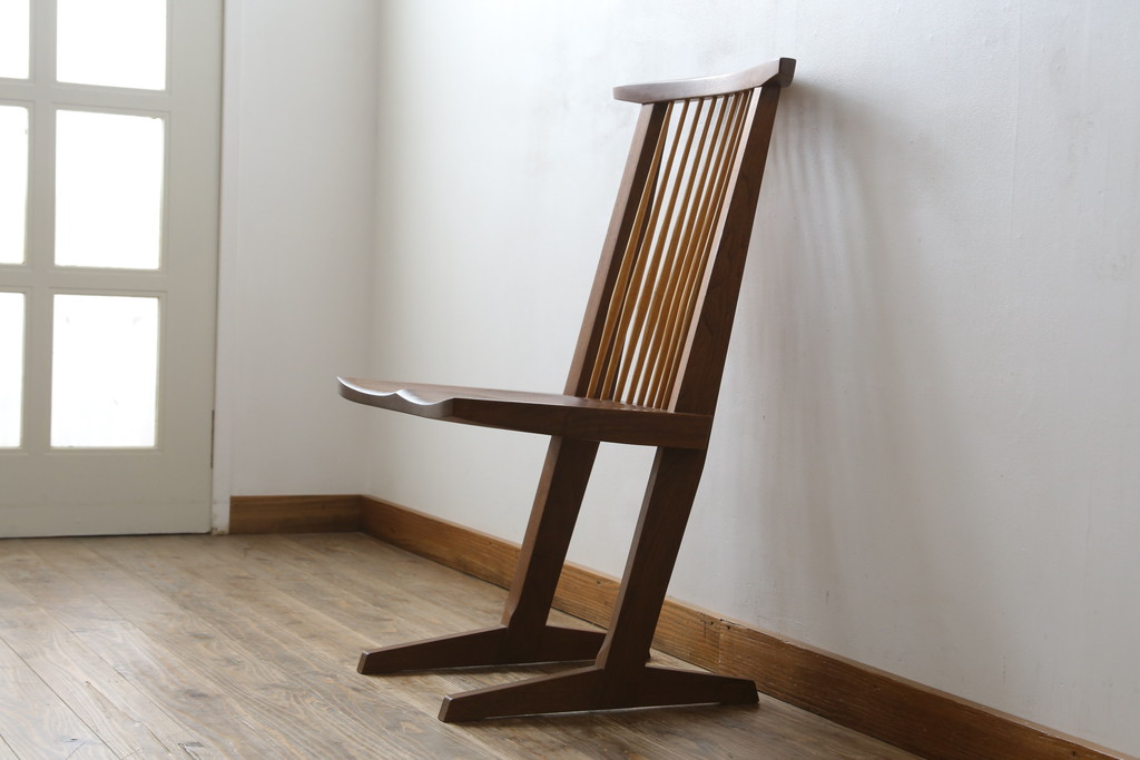 和製ビンテージ　美品　ジョージナカシマ　コノイドチェア(CONOID CHAIR)　CN101　スタイリッシュな佇まいのサイドチェア(ジョージ・ナカシマ、板座チェア、ダイニングチェア、椅子、イス、ヴィンテージ)(R-079713)