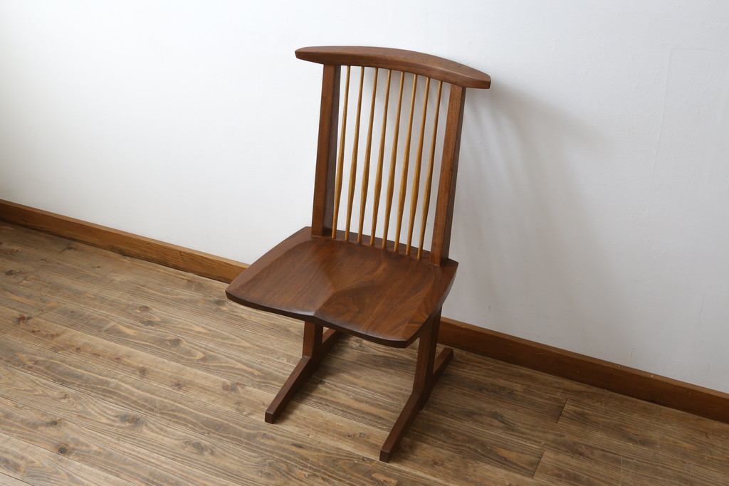 和製ビンテージ　美品　ジョージナカシマ　コノイドチェア(CONOID CHAIR)　CN101　スタイリッシュな佇まいのサイドチェア(ジョージ・ナカシマ、板座チェア、ダイニングチェア、椅子、イス、ヴィンテージ)(R-079713)