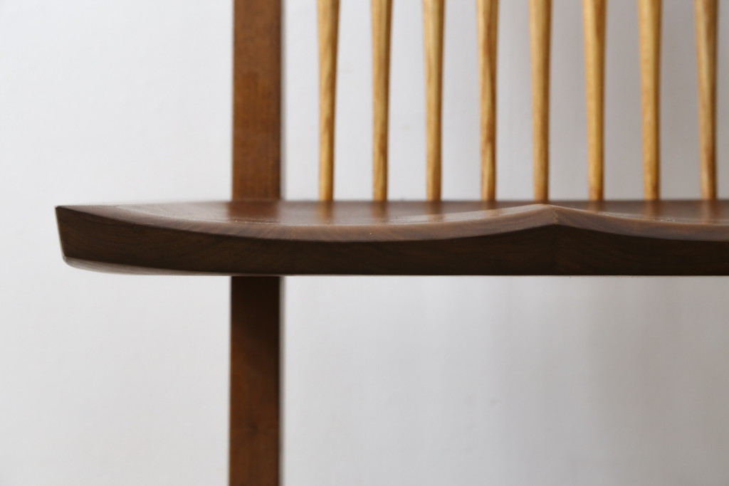 和製ビンテージ　美品　ジョージナカシマ　コノイドチェア(CONOID CHAIR)　CN101　スタイリッシュな佇まいのサイドチェア(ジョージ・ナカシマ、板座チェア、ダイニングチェア、椅子、イス、ヴィンテージ)(R-079713)