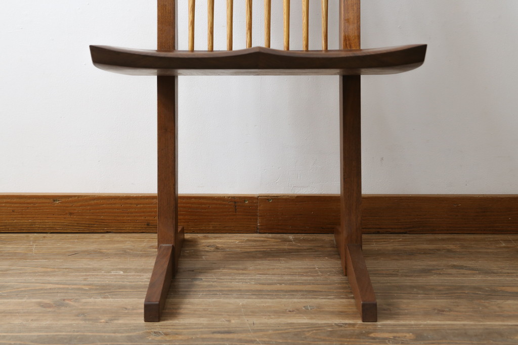 和製ビンテージ　美品　ジョージナカシマ　コノイドチェア(CONOID CHAIR)　CN101　スタイリッシュな佇まいのサイドチェア(ジョージ・ナカシマ、板座チェア、ダイニングチェア、椅子、イス、ヴィンテージ)(R-079713)