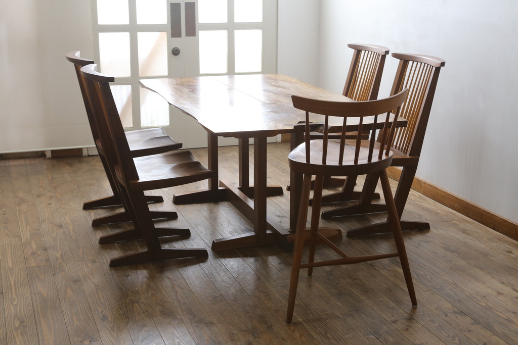 和製ビンテージ　美品　ジョージナカシマ　コノイドチェア(CONOID CHAIR)　CN101　スタイリッシュな佇まいのサイドチェア(ジョージ・ナカシマ、板座チェア、ダイニングチェア、椅子、イス、ヴィンテージ)(R-079713)
