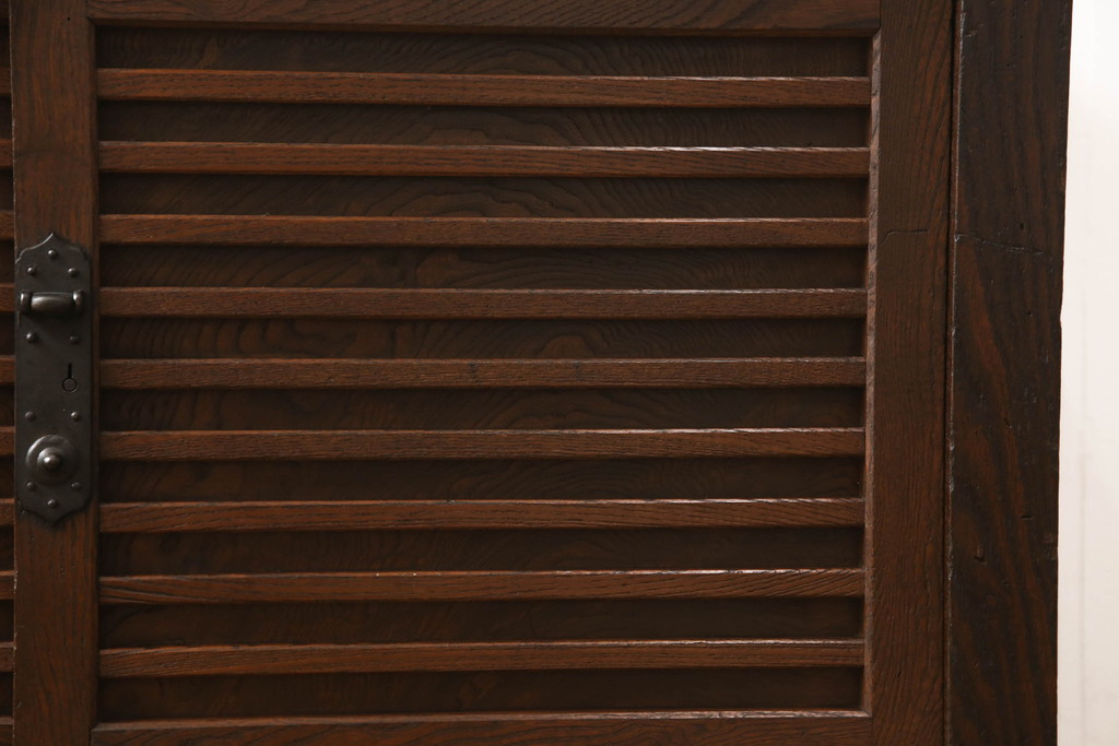 和製アンティーク　前面・側面ケヤキ材　時代を経た趣あふれる佇まいが印象的な美濃帳場箪笥・上段(収納棚、戸棚、時代箪笥、和タンス)(R-059489)