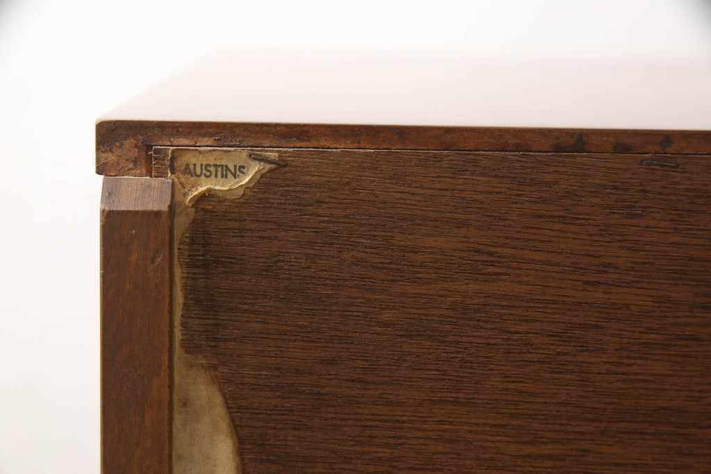 イギリスビンテージ　Austinsuite(オースティンスイート)　チーク材　小振りなサイズが取り入れやすいサイドボード(収納棚、戸棚、サイドキャビネット、ヴィンテージ)(R-065203)