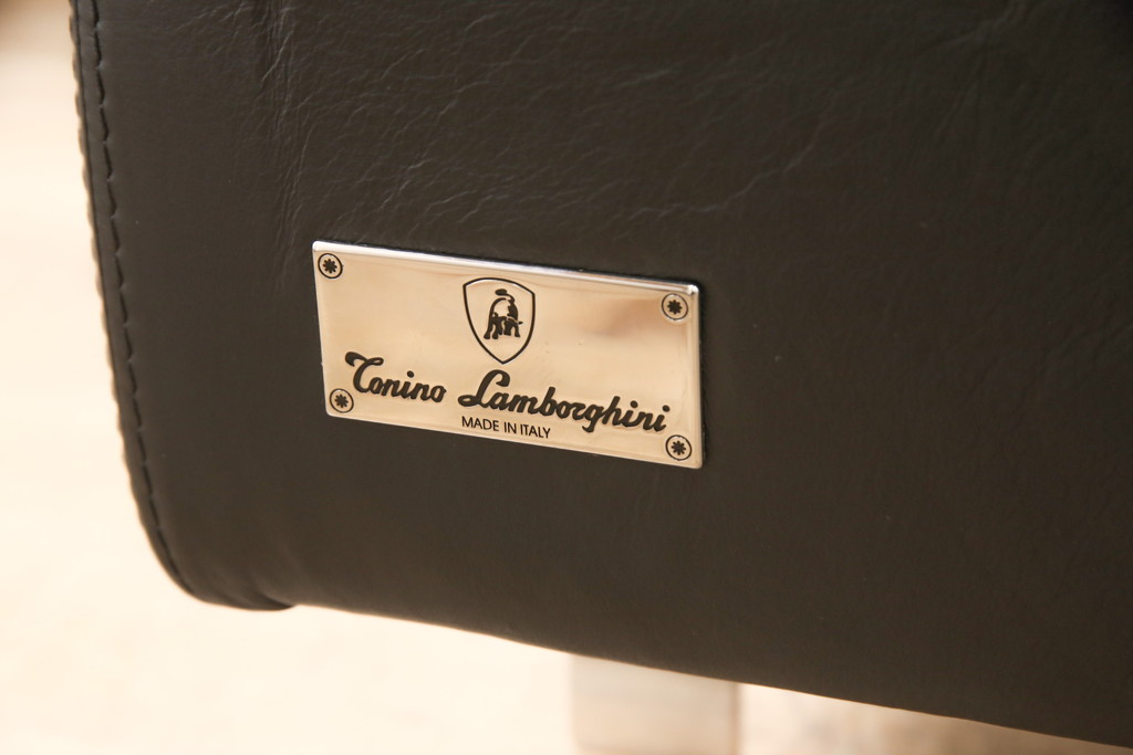 中古 展示美品 トニーノ・ランボルギーニ(Tonino Lamborghini) スタイリッシュな空間づくりにおすすめのオットマン(フットスツール、 1人掛けソファ、椅子)(定価約70万円)(R-055601) ラフジュ工房