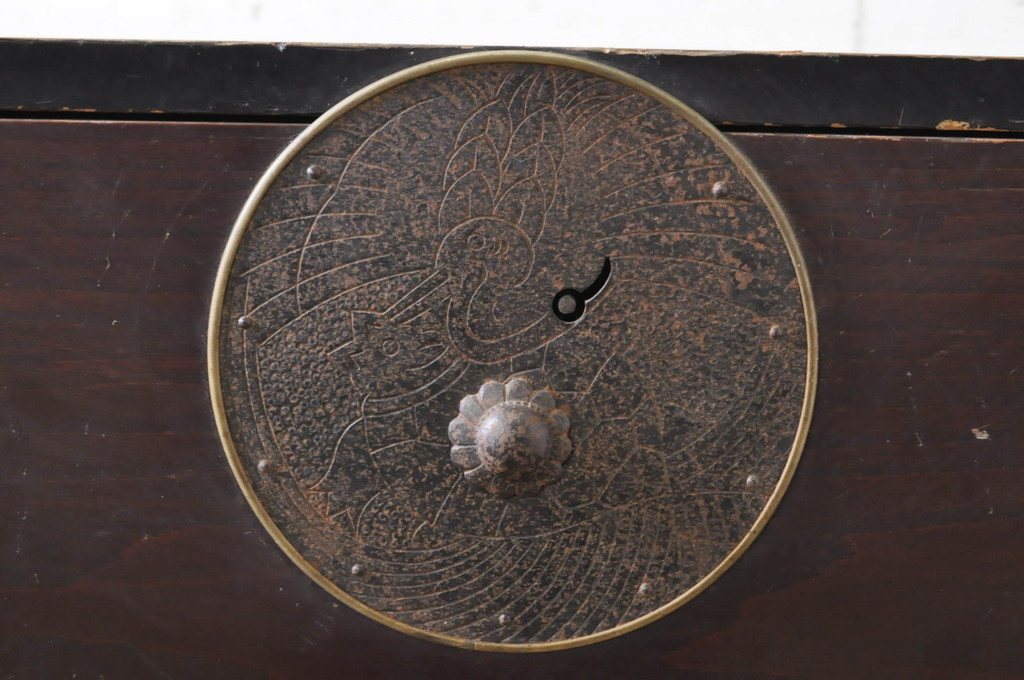 和製アンティーク　前面栗材　漆塗り　趣のある佇まいが魅力的な会津箪笥(和たんす、時代箪笥、収納箪笥、衣装箪笥、引き出し、重ねタンス)(R-071883)