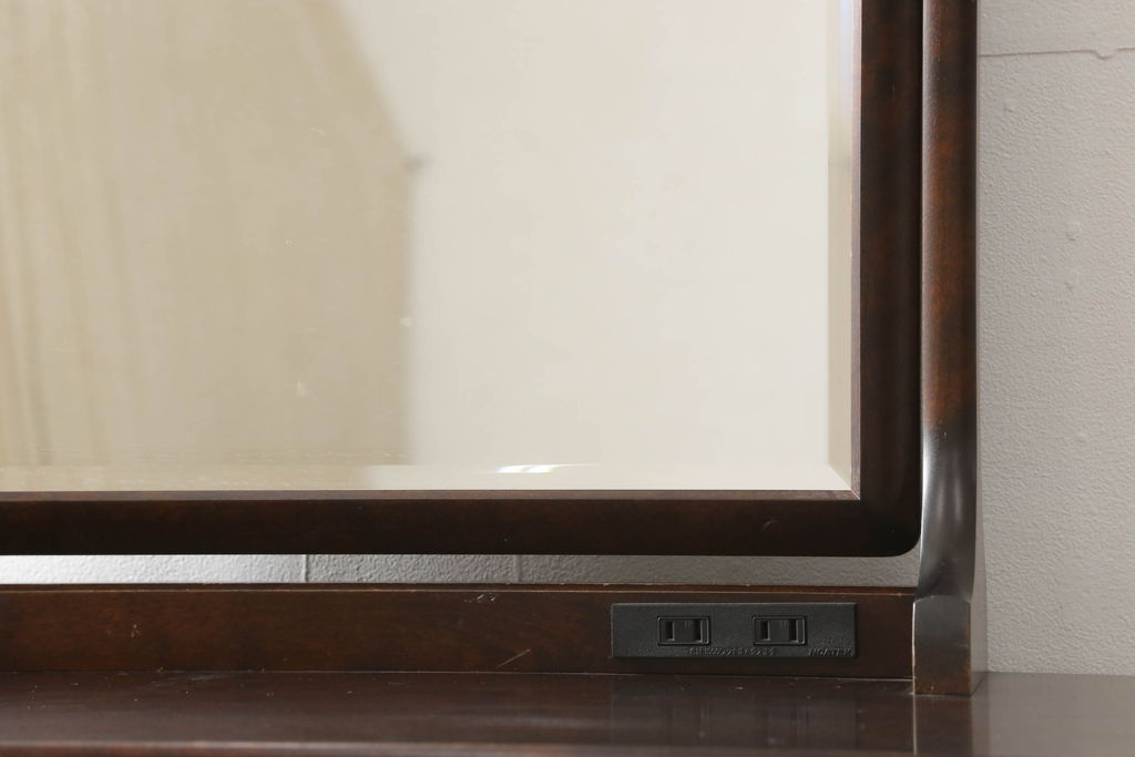 中古　北海道民芸家具　和モダンなデザインが和洋どちらのお部屋にも取り入れやすいドレッサーとスツールのセット(鏡台)(R-060590)
