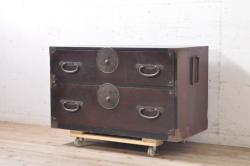 中古　美品　岩谷堂箪笥　脚(台輪)付きリメイク　美しい杢目と立派な金具が魅力的な衣装盆付きサイドボード(引き出し、着物箪笥、衣装タンス、サイドチェスト、収納棚、戸棚)(R-073752)