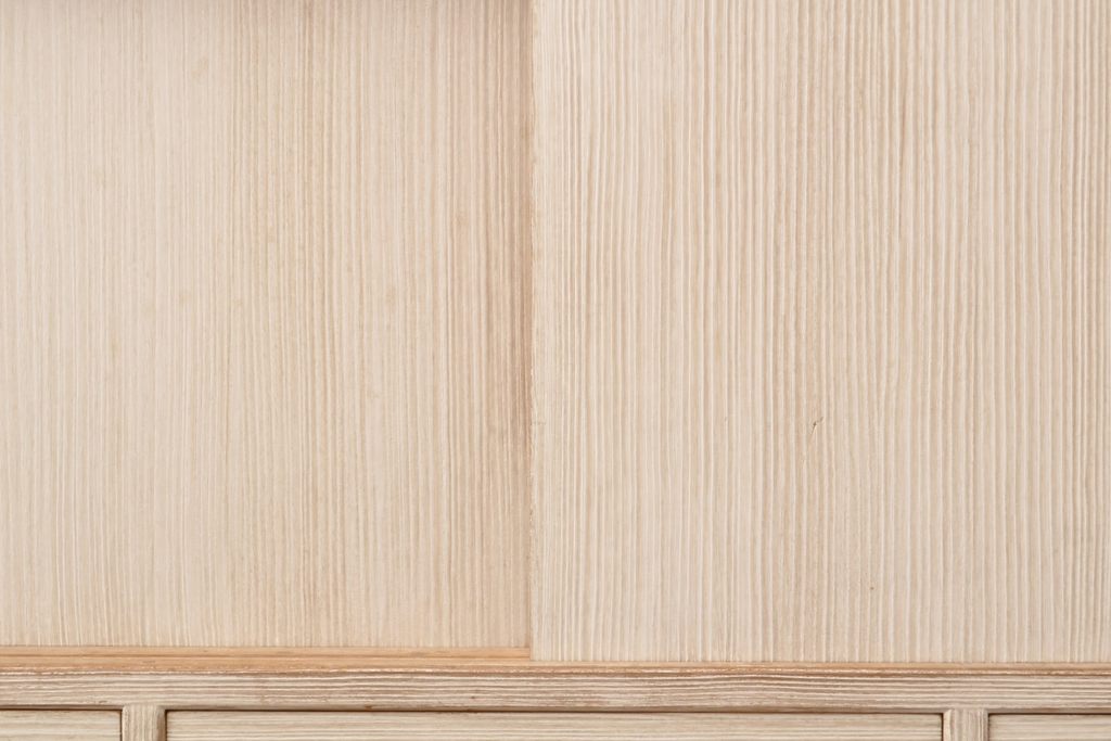 中古　リメイク　伝統工芸士・頓所芳男　品のある佇まいが美しい加茂桐箪笥・上段(胴厚、四方丸)(総桐たんす、着物箪笥、衣装タンス、和タンス)(R-052781)