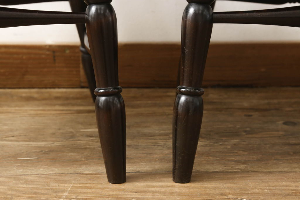 中古　北海道民芸家具　クラシカルな雰囲気を醸し出すダイニングチェア2脚セット(椅子、板座チェア)(R-060099)