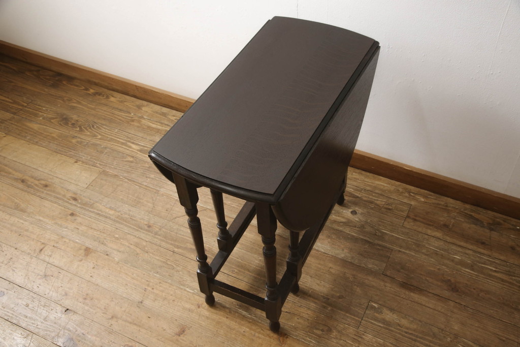 イギリスアンティーク　オーク材　クラシカルな空間を演出するゲートレッグテーブル(バタフライテーブル、ドロップリーフテーブル、エクステンションテーブル、食卓、2人掛けダイニングテーブル、英国)(R-065668)