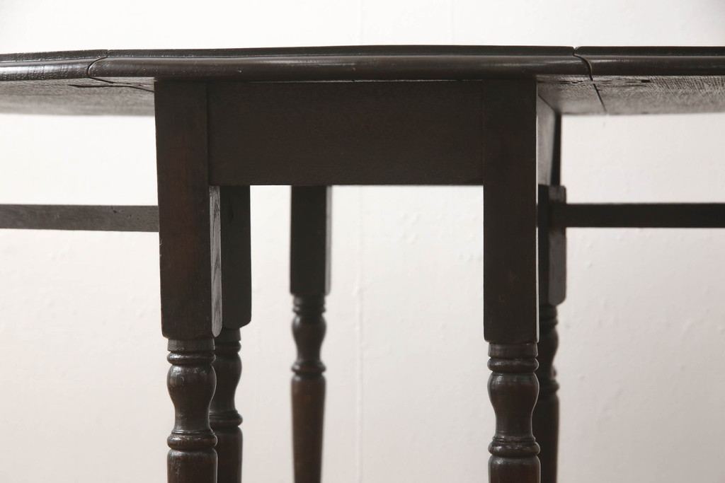 イギリスアンティーク　オーク材　クラシカルな空間を演出するゲートレッグテーブル(バタフライテーブル、ドロップリーフテーブル、エクステンションテーブル、食卓、2人掛けダイニングテーブル、英国)(R-065668)