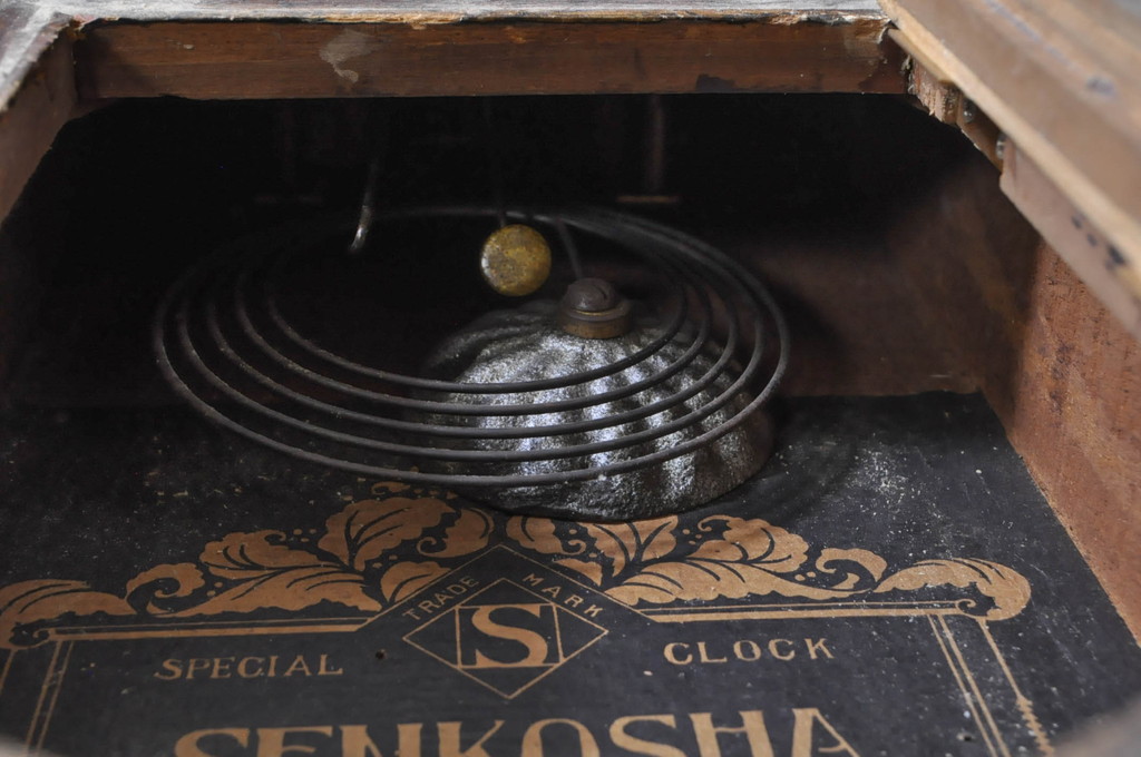 和製アンティーク　銓工舎(SENKOSHA)　MADE(Y)TOKYO　TRADE(S)MARK　BESTANSONIA CLOCK　古い木味が魅力的な掛け時計(柱時計、古時計、八角時計、振り子時計)(R-072421)