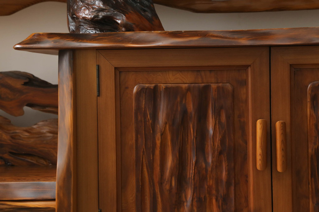 中古　美品　屋久杉無垢材　木の風合いを存分に堪能できる飾り棚(茶棚、茶箪笥、収納棚)(R-057855)