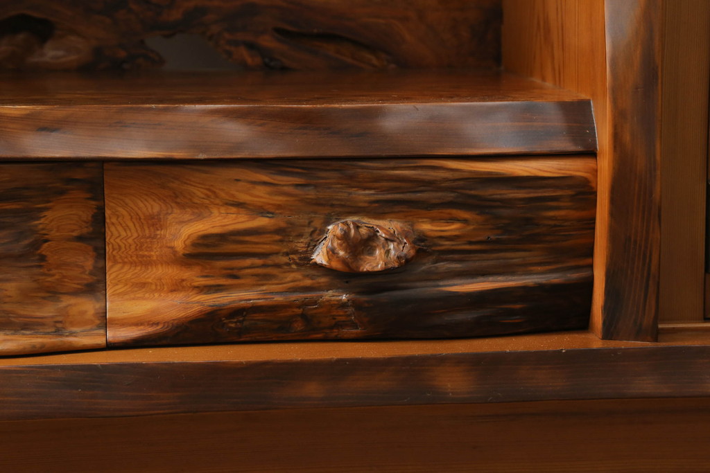 中古　美品　屋久杉無垢材　木の風合いを存分に堪能できる飾り棚(茶棚、茶箪笥、収納棚)(R-057855)