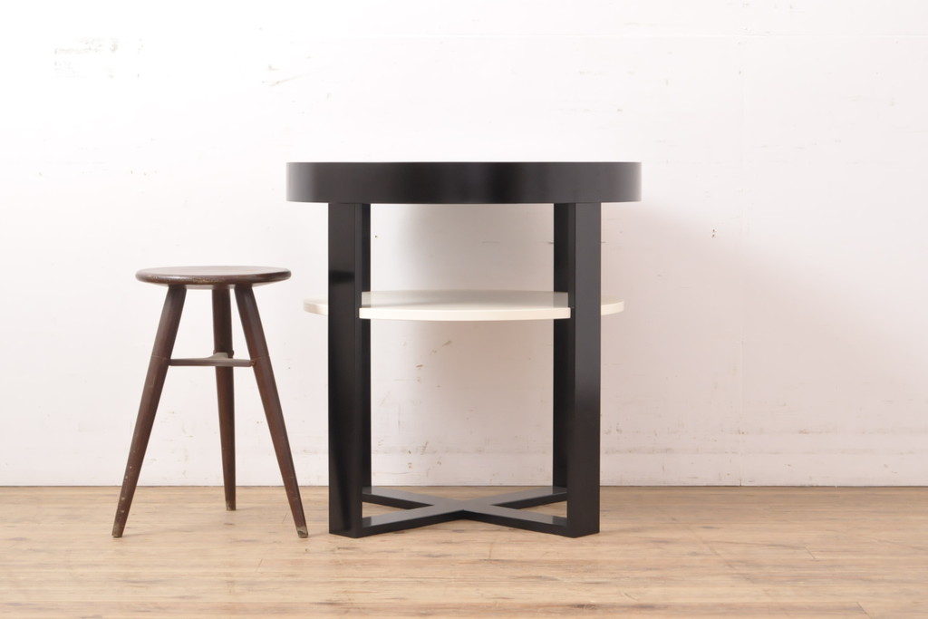 中古　特注品　モダンなデザインでスタイリッシュな空間づくりに活躍するサイドテーブル(コーヒーテーブル、ラウンドテーブル、エンドテーブル)(定価約15万円)(R-055679)