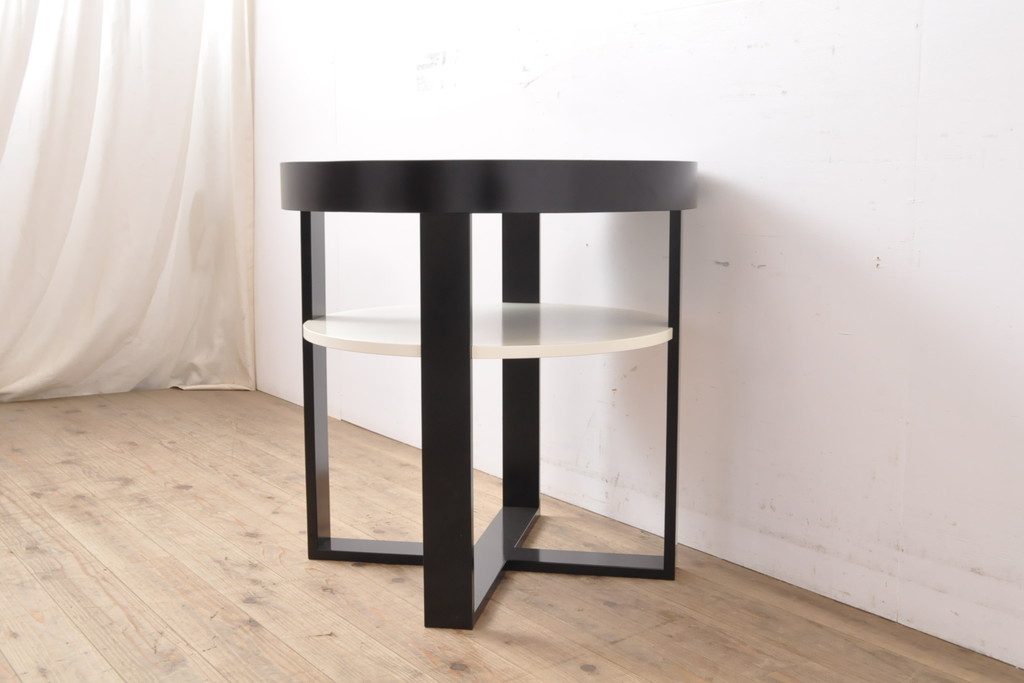 中古　特注品　 モダンなデザインでスタイリッシュな空間づくりに活躍するサイドテーブル(コーヒーテーブル、ラウンドテーブル、エンドテーブル)(定価約15万円)(R-055679)