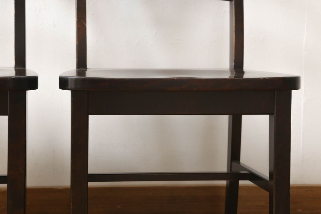 中古　北海道民芸家具　HM645　背板の波打つようなデザインが上品なラダーバックチェア2脚セット(椅子、ダイニングチェア、板座チェア)(R-060602)