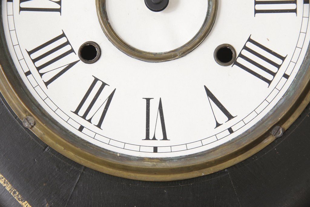 和製アンティーク　電池式　クラシカルな佇まいが目を引く掛け時計(柱時計、古時計)(R-055693)