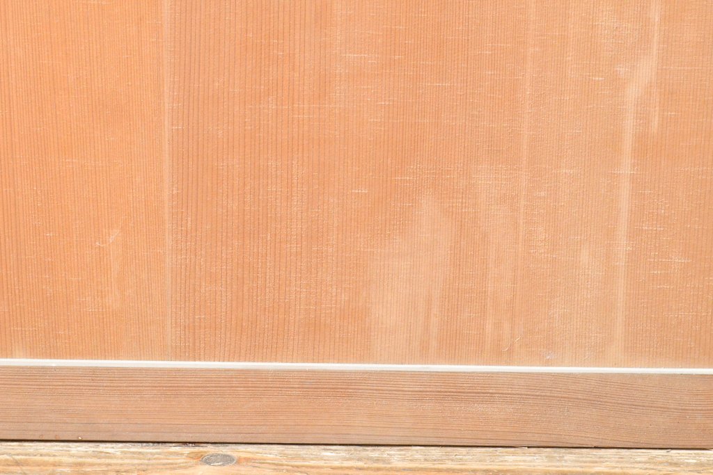 アンティーク建具　杉材　美しい柾目が目を引く板戸1枚(帯戸、引き戸、建具)(R-059210)