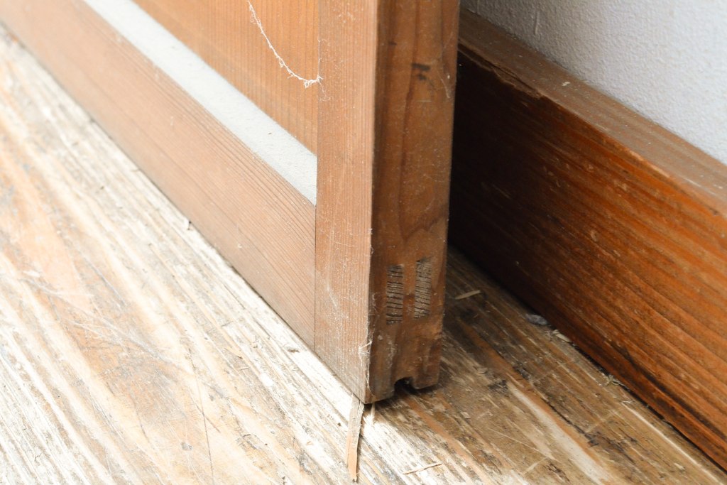 アンティーク建具　杉材　美しい柾目が目を引く板戸1枚(帯戸、引き戸、建具)(R-059210)