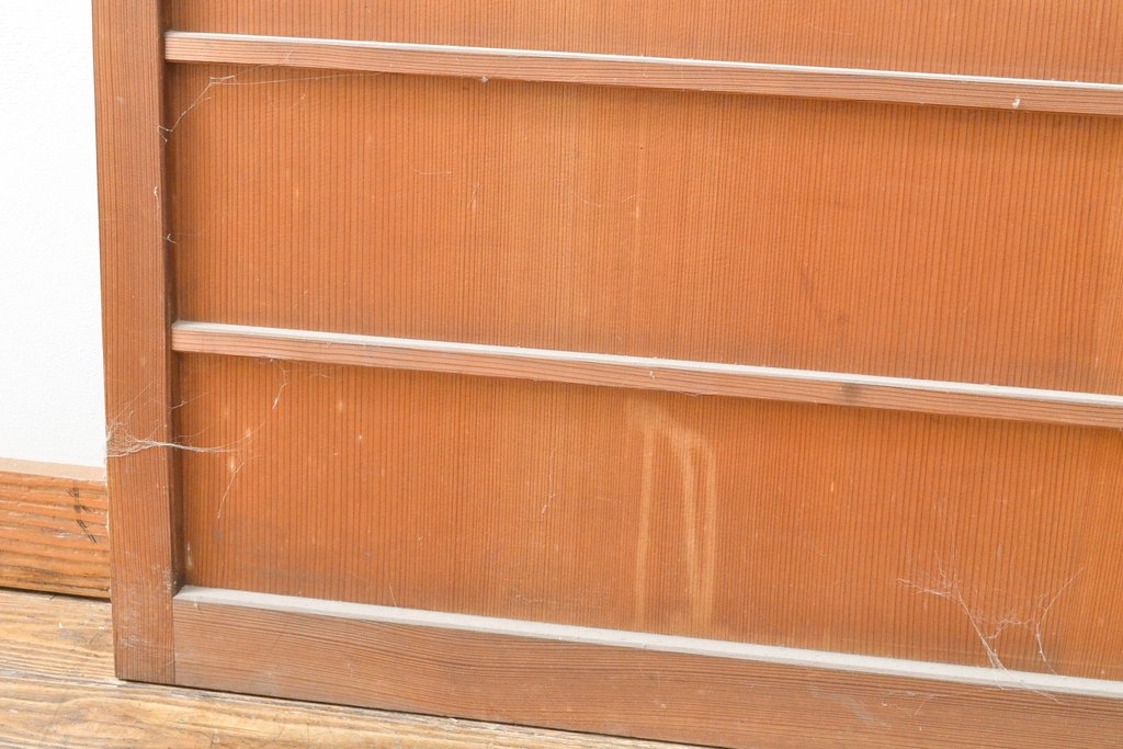 アンティーク建具　杉材　美しい柾目が目を引く板戸1枚(帯戸、引き戸、建具)(R-059210)