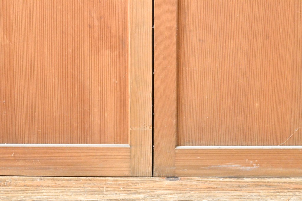 アンティーク建具　杉材　美しい柾目が目を引く板戸2枚セット(引き戸、建具)(R-059209)
