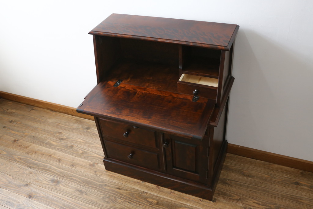 中古　美品　神居民芸　クラシカルな佇まいが魅力のライティングビューロー(簿記机、ワークデスク、在宅用、在宅ワーク用、引き出し、収納棚、戸棚)(R-066826)