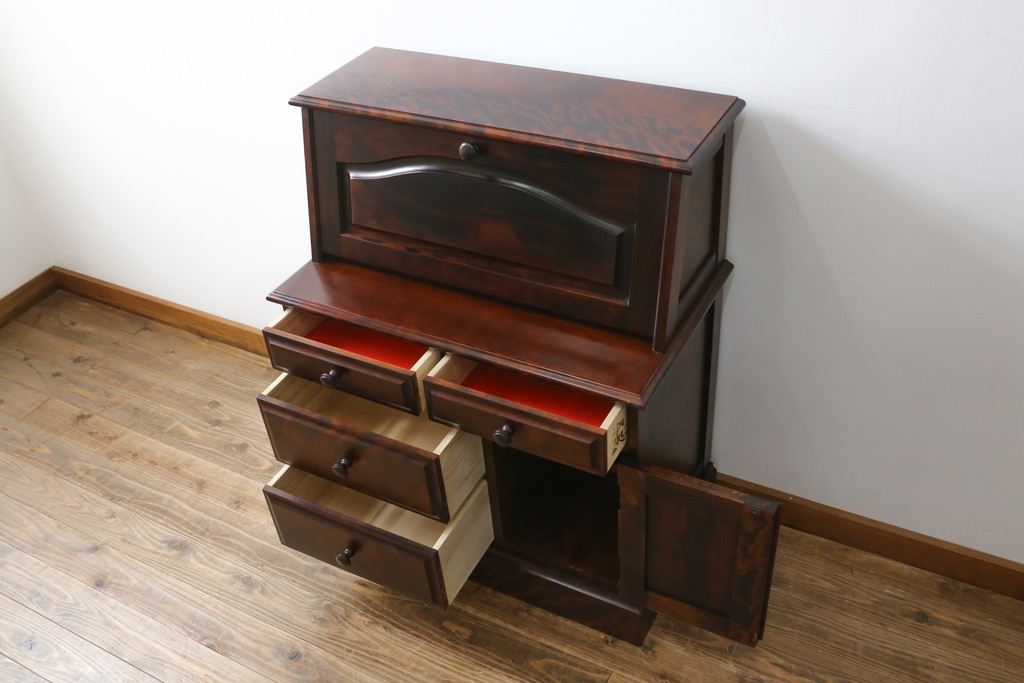 中古　美品　神居民芸　クラシカルな佇まいが魅力のライティングビューロー(簿記机、ワークデスク、在宅用、在宅ワーク用、引き出し、収納棚、戸棚)(R-066826)