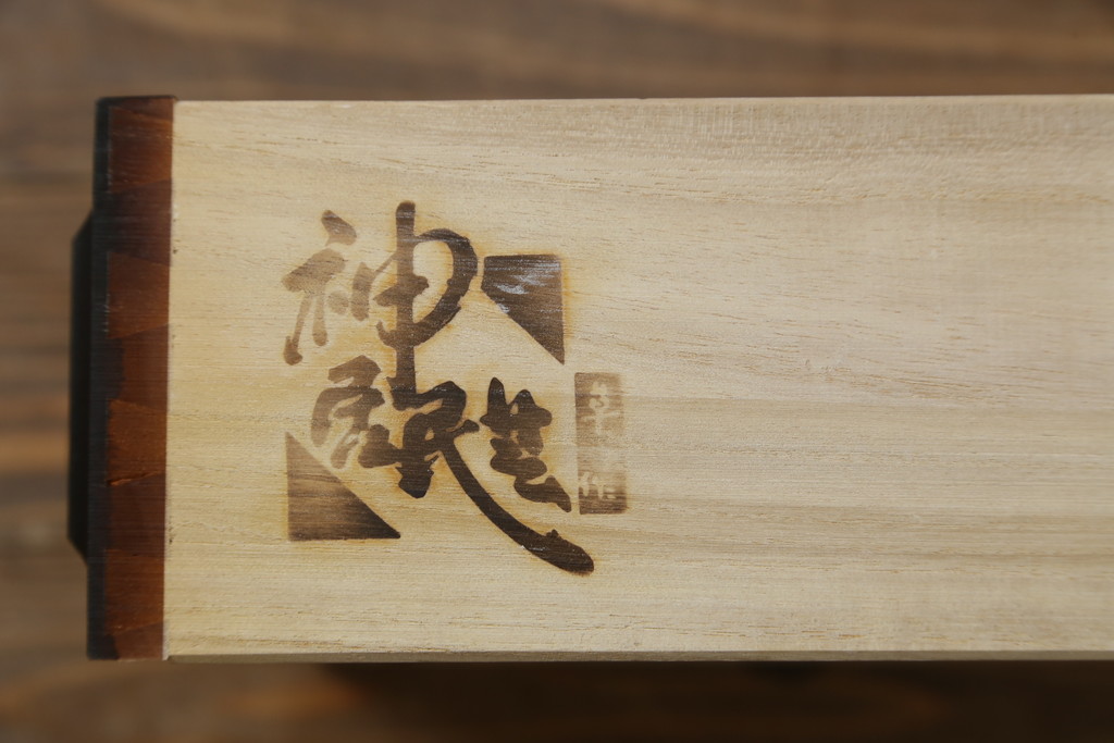 中古　美品　神居民芸　クラシカルな佇まいが魅力のライティングビューロー(簿記机、ワークデスク、在宅用、在宅ワーク用、引き出し、収納棚、戸棚)(R-066826)