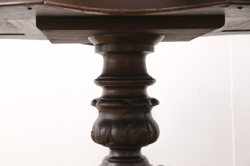アンティーク家具　フランスアンティーク　マホガニー材　バルボスレッグ　優雅な彫りの装飾が魅力的なテーブル(ダイニングテーブル、コーヒーテーブル、カフェテーブル)(R-055470)