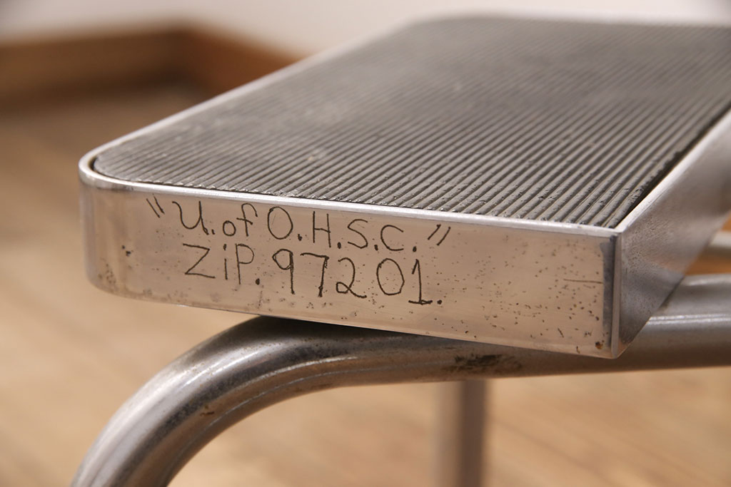 アメリカビンテージ　UNIVERSITY OF OREGON　オレゴン大学で使われていたインダストリアルな椅子(バーチェア、ハイチェア、ヴィンテージ)(R-049498)