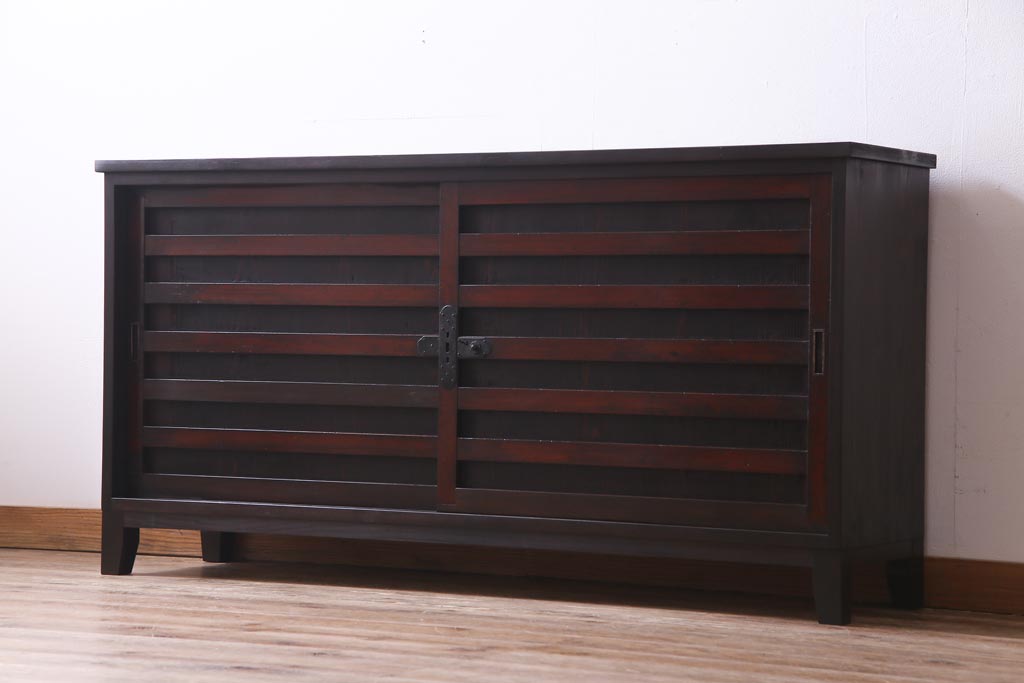 ラフジュ工房オリジナル　明治期の建具を活用した味のある佇まいの戸棚(収納棚)(R-051090)