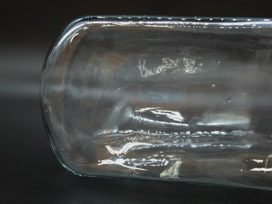 アンティーク雑貨　当時物　アルミ蓋　独特なフォルムが魅力のガラス瓶(ガラスビン、菓子瓶、硝子、フタ付き、小物入れ、ディスプレイ雑貨、古道具、店舗什器、駄菓子屋さん)(R-076911)