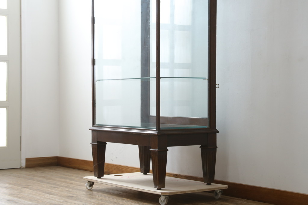 イギリスアンティーク　Dudley&Co.Ltd.　HOLLOWAY.LONDON.　N.7.　マホガニー材　落ち着きのある佇まいが上品な縦型ガラスケース(ショーケース、Gケース、陳列棚、飾り棚、コレクションケース、キャビネット、店舗什器、英国)(R-079728)