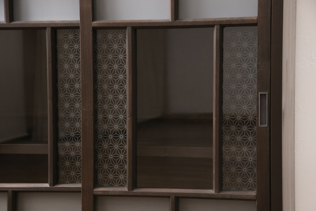 ラフジュ工房オリジナル　古建具リメイク　和モダンな雰囲気を盛り立てる収納棚(戸棚、キャビネット)(R-055692)