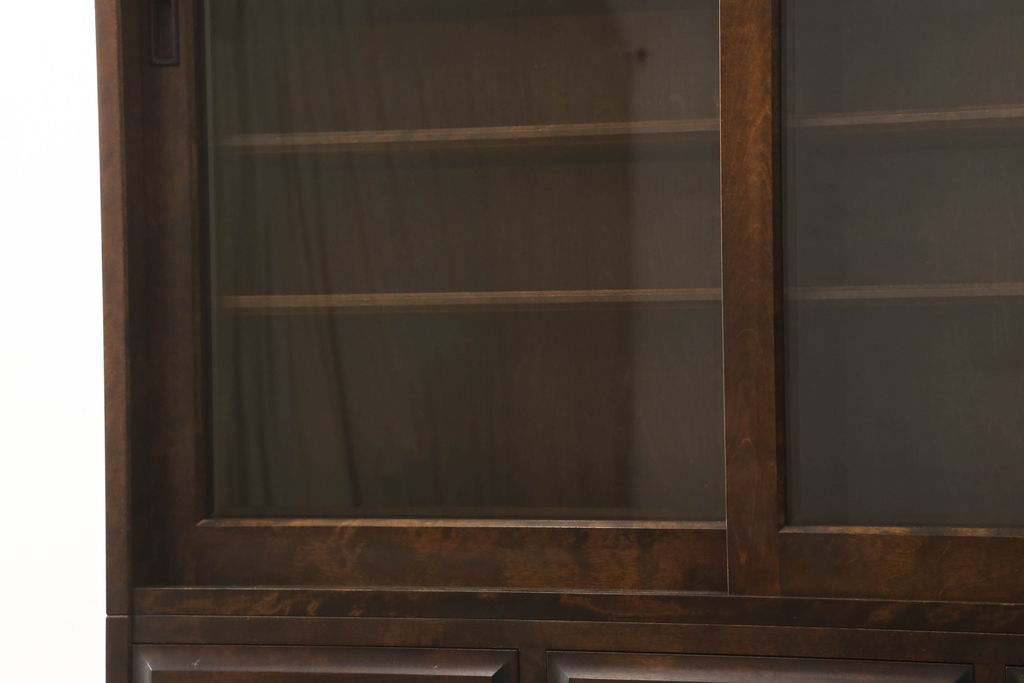 中古　美品　北海道民芸家具　ガラス引き戸のシックな食器棚(カップボード、収納棚)(R-058247)
