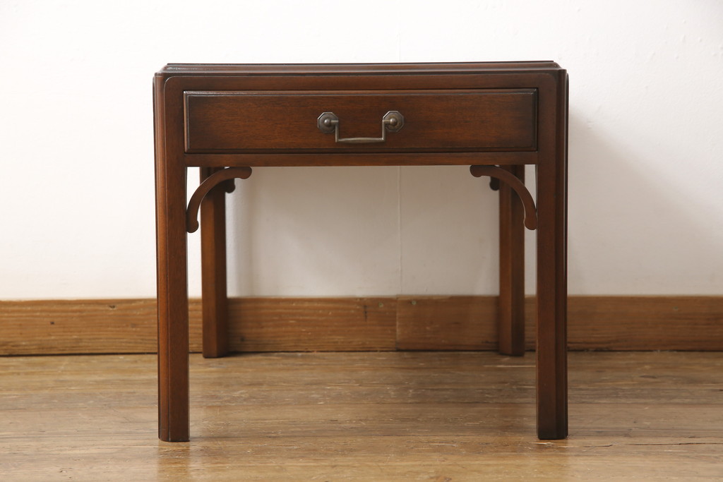 中古　イギリス　RACKSTRAW(ラックストロー)　シンプルな中にも高級感漂うサイドテーブル(定価約13万円)(ローテーブル、飾り台、ナイトテーブル)(R-053065)