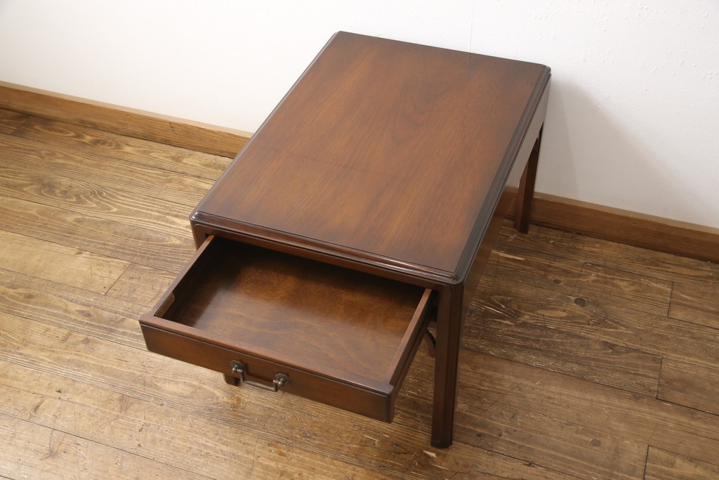 中古　イギリス　RACKSTRAW(ラックストロー)　シンプルな中にも高級感漂うサイドテーブル(定価約13万円)(ローテーブル、飾り台、ナイトテーブル)(R-053065)