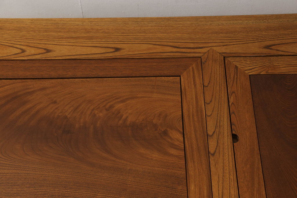 中古　美品　総欅(ケヤキ)材　和の趣あふれる佇まいが魅力的! 分厚い天板の囲炉裏テーブル(座卓、ローテーブル、木製火鉢)(R-059201)