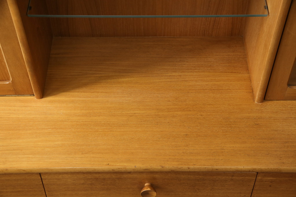 ヴィンテージ家具　イギリスビンテージ　nathan社(ネイサン)　温かみのあるキャビネット(カップボード、食器棚、収納棚)(R-050191)