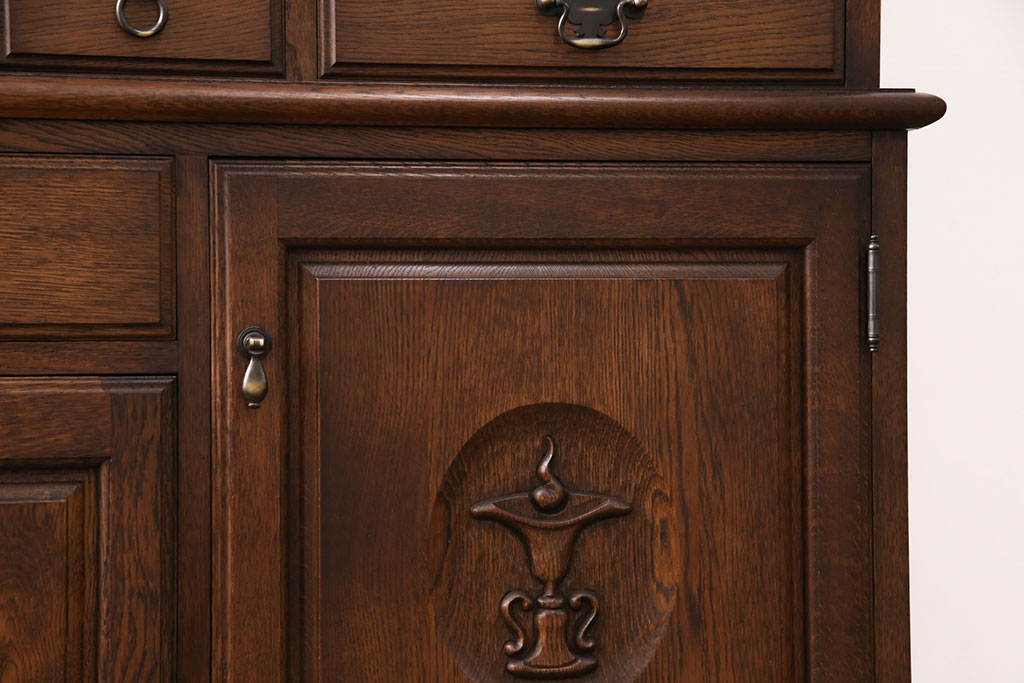 ヴィンテージ家具　インテリアえぞ(EZO)製　えぞ民芸　ナラ材　扉の凝ったつくりが魅力的な上手物のカップボード(食器棚、収納棚、キャビネット、陳列棚、ビンテージ)(R-050574)