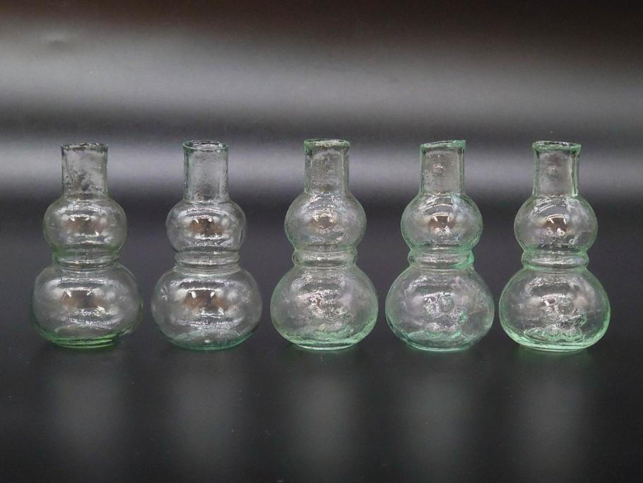 戦前　当時物　瓢箪型　可愛らしいフォルムのニッキ水瓶5個セット(桜3つ、花、豆ガラス、ちびニッキ水、ガラス容器、駄菓子屋ビン、ペロペロ、レトロガラス、一輪挿し、ひょうたん)(R-077067)