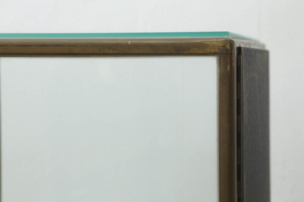 アンティーク家具　コレクションのディスプレイにおすすめ!真鍮枠の小ぶりなガラスケース(ショーケース、飾り棚、陳列棚、店舗什器)(R-063771)