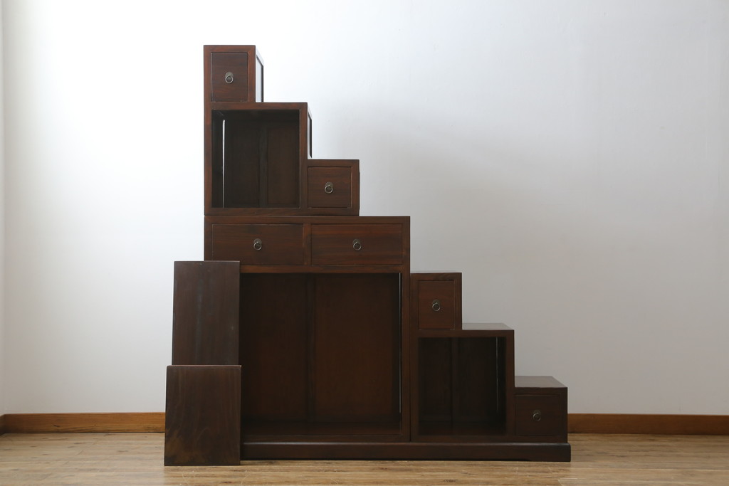 中古　美品　和の空間作りにおすすめの両面使いできる4分割階段箪笥(和箪笥、和タンス、収納箪笥)(R-078618)