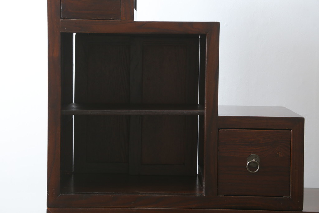 中古　美品　和の空間作りにおすすめの両面使いできる4分割階段箪笥(和箪笥、和タンス、収納箪笥)(R-078618)