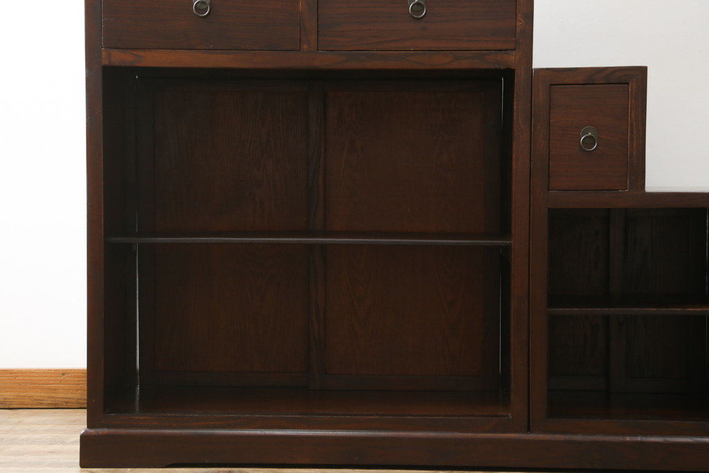 中古　美品　和の空間作りにおすすめの両面使いできる4分割階段箪笥(和箪笥、和タンス、収納箪笥)(R-078618)