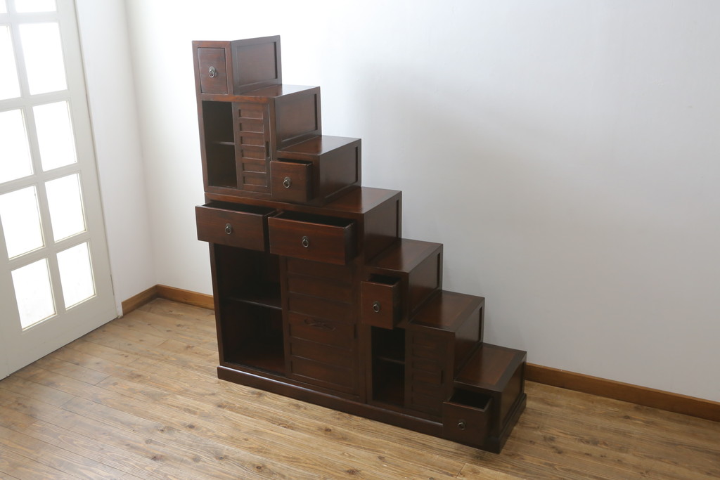 中古　美品　和の空間作りにおすすめの両面使いできる4分割階段箪笥(和箪笥、和タンス、収納箪笥)(R-078618)