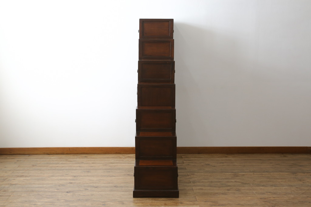 中古　美品　和の空間作りにおすすめの両面使いできる4分割階段箪笥(和箪笥、和タンス、収納箪笥)(R-078618)