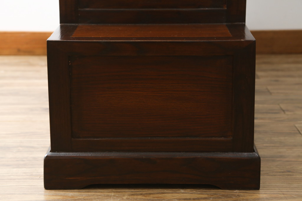 中古　美品　和の空間作りにおすすめの両面使いできる4分割階段箪笥(和箪笥、和タンス、収納箪笥)(R-078618)