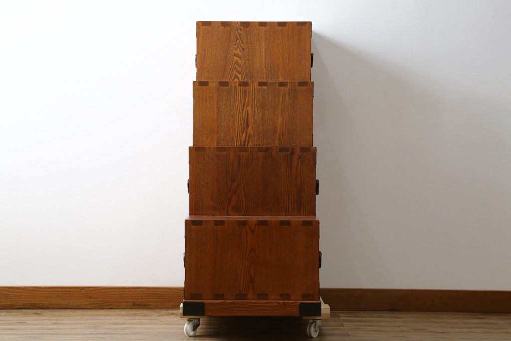 中古　美品　ニレ材　両面使いで場所を選ばずにお部屋づくりを楽しめる小振りな階段箪笥(和たんす、収納タンス、戸棚、引き出し)(R-079267)